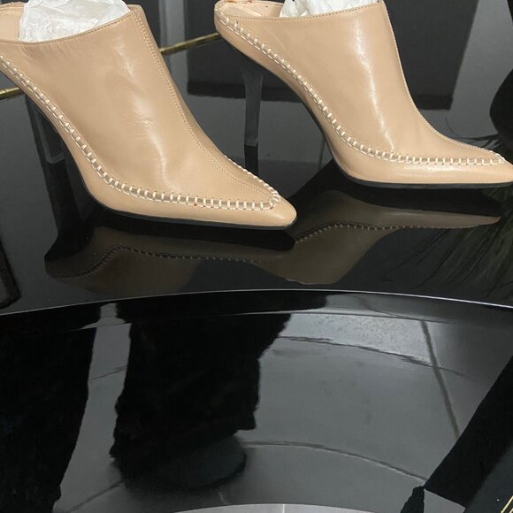 NWOT Beautiful and Classic Via Spiga Leather Mules - Size 6 1/2 - Picture 6 of 6